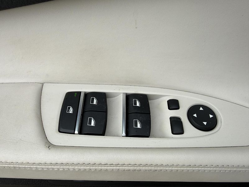 BMW Řada 7 730D koupeno v ČR DPH - fotka 27 z 35