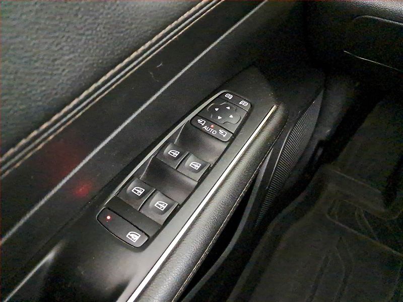 Renault Talisman (2016) 1.6 dCi, Navi, Tempomat - fotka 19 z 22