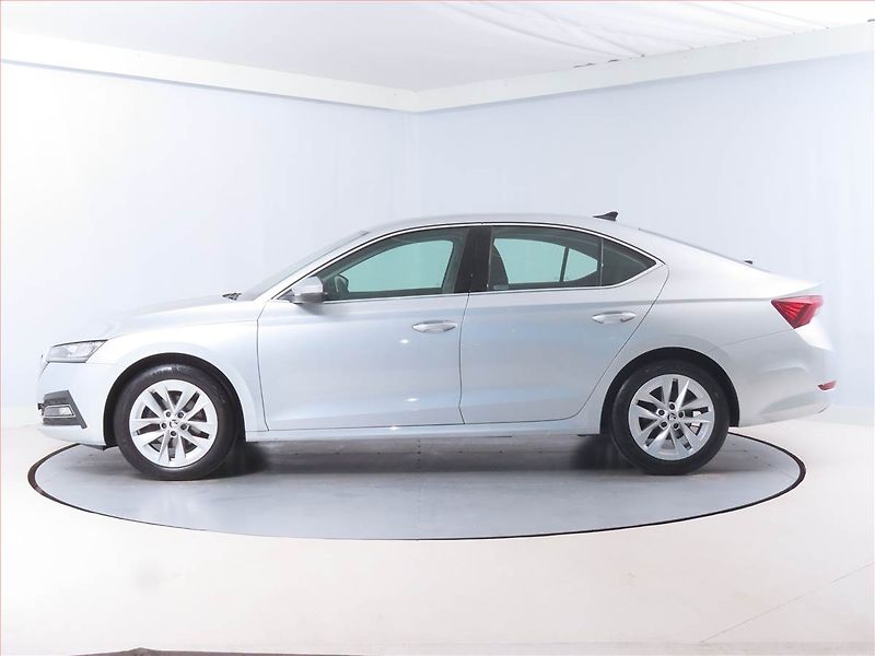Škoda Octavia (2022) Style 1.0 TSI, Serv.kniha - fotka 3 z 16