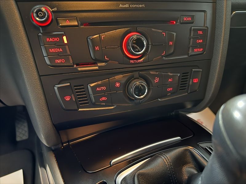 Audi A4 1,8   TFSI B8 BI-XENON ALU R18 - fotka 15 z 33