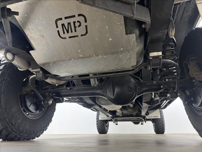 Land Rover Defender 2,5 130 Td5 90kW PO RENOVACI - fotka 43 z 45