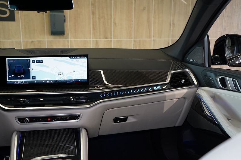 BMW X6 30d xDrive, Vzudch, Masáž - fotka 47 z 47