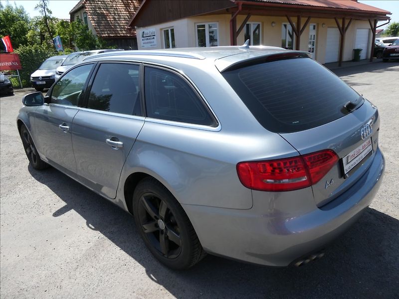 Audi A4 2,0 TDi 125kW serviska,NAVI - fotka 7 z 40