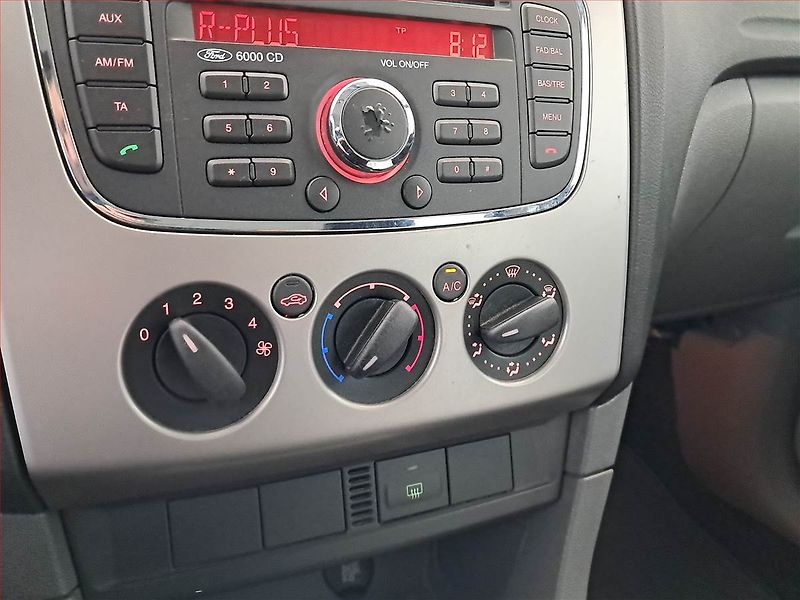 Ford Focus (2010) 1.6 16V, ČR,1.maj, po STK - fotka 13 z 17