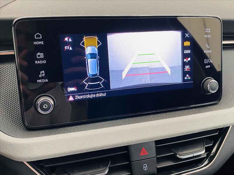 Škoda Scala 1,0 TSI 85kW Top Selection - fotka 12 z 28