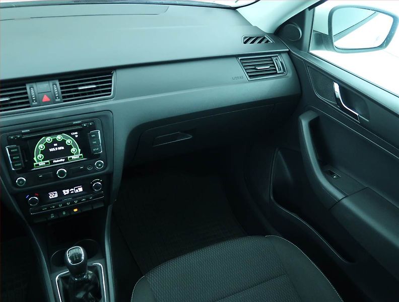 Škoda Rapid (2013) Ambition 1.6 TDI, Serv.kniha - fotka 8 z 17