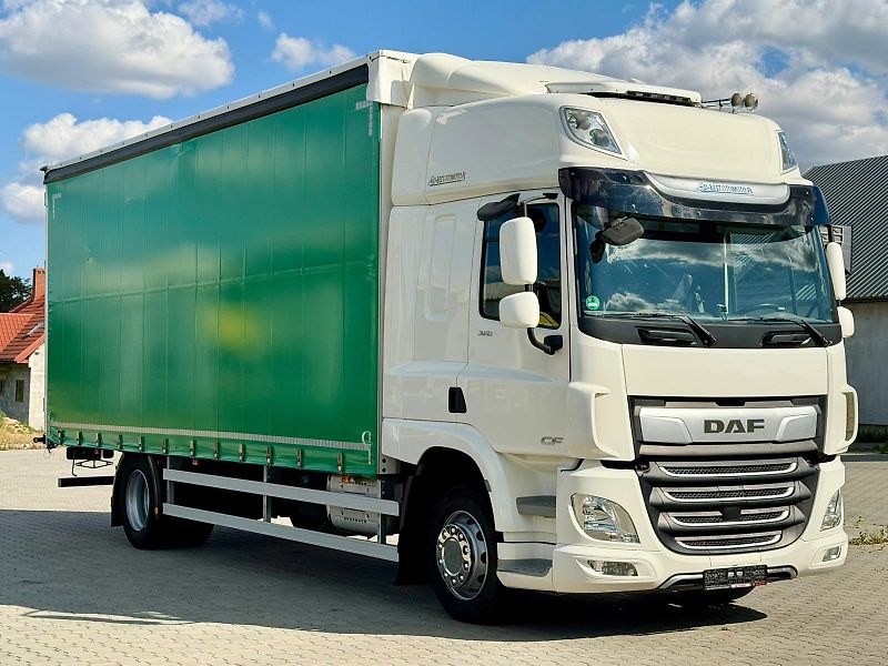 DAF CF 320 4x2 plachtová nástavba - fotka 2 z 11