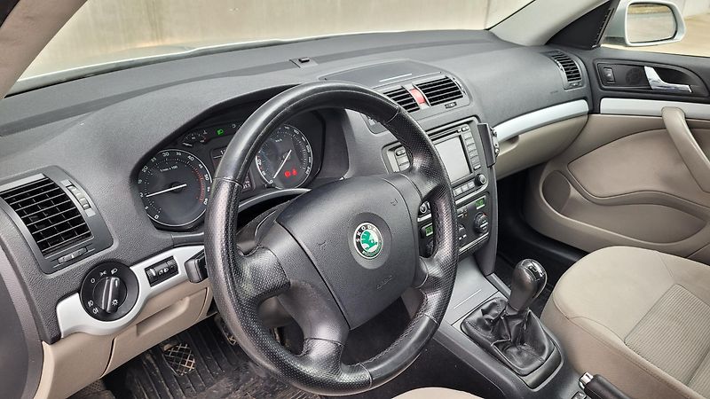 Škoda Octavia 2.0TDI 103 KW BMM - fotka 18 z 20
