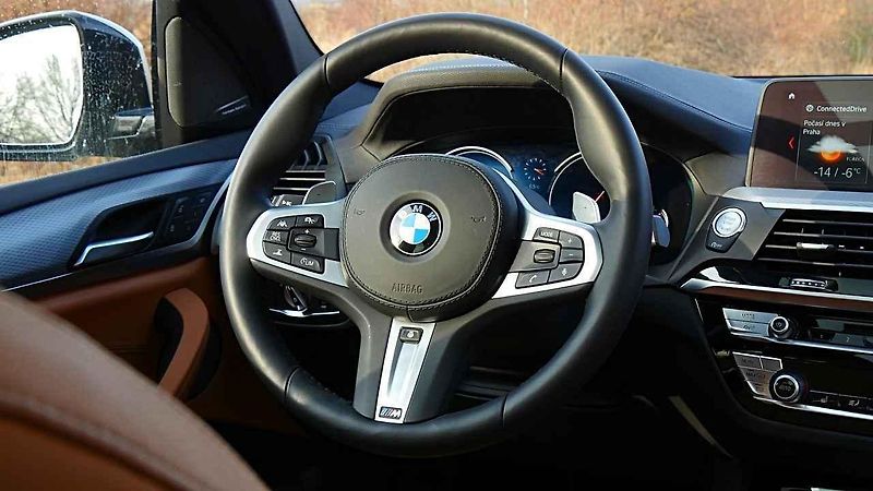 BMW X3 M40i.
