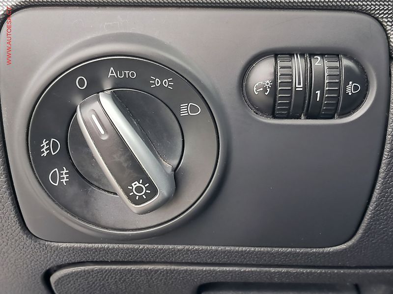 Volkswagen Golf (2011) 1.6TDI, Style - fotka 20 z 21