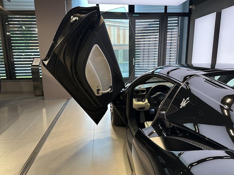 Maserati MC20 (2023) Cielo 630HP  - fotka 8 z 29