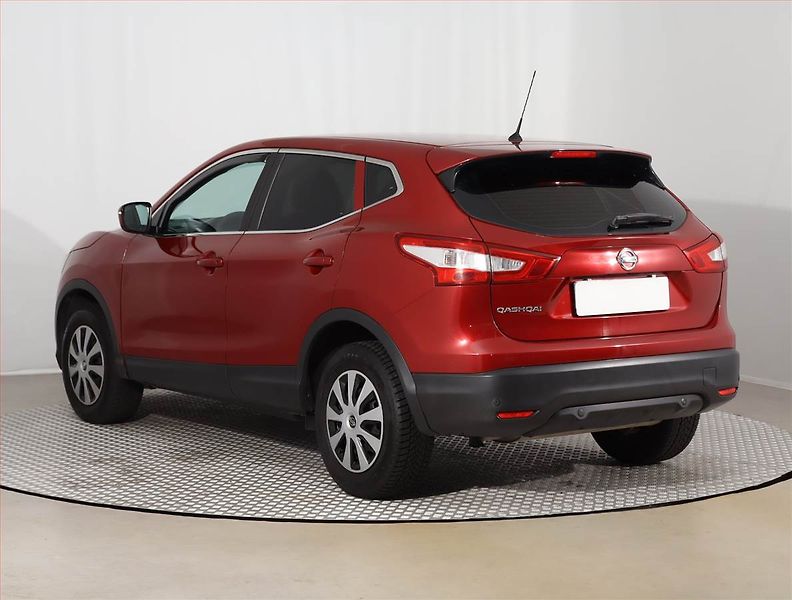 Nissan Qashqai (2015) 1.2 DIG-T, Serv.kniha, Xenony - fotka 4 z 12