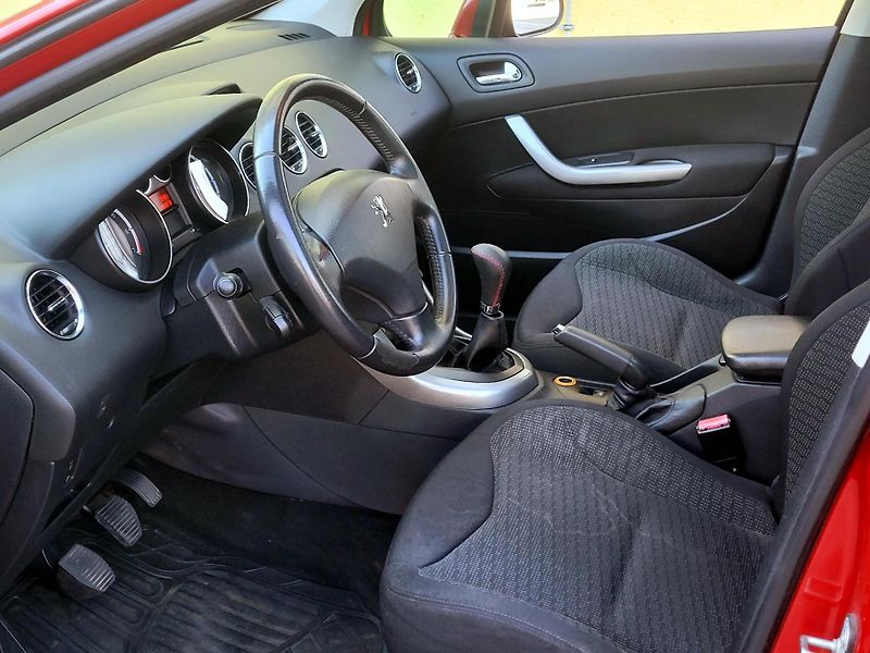 Peugeot 308 SW *KLIMA,SERV.KNÍŽKA,7míst  - fotka 21 z 34