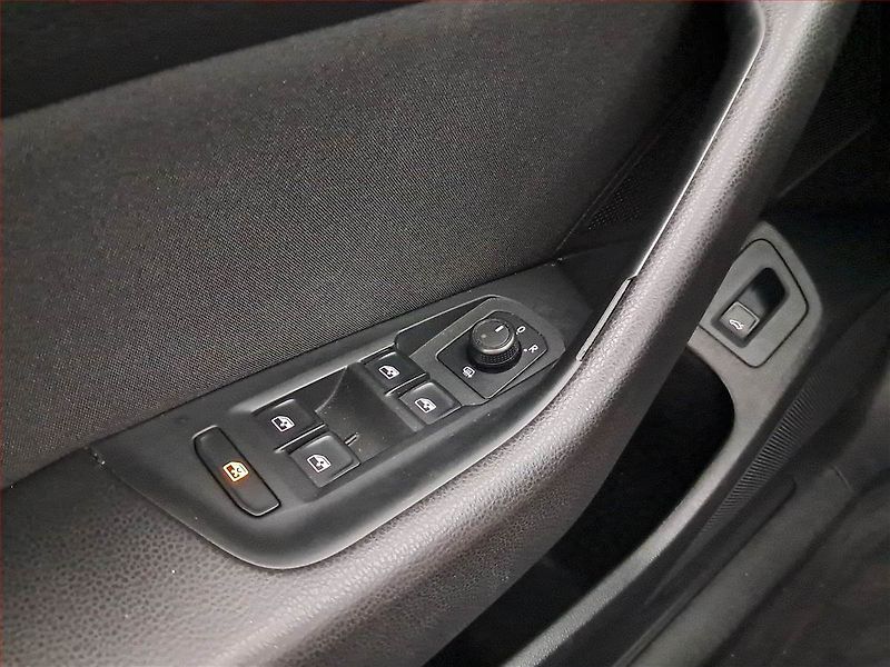 Volkswagen Passat (2018) 2.0 TDI, Automat, Navi - fotka 20 z 21