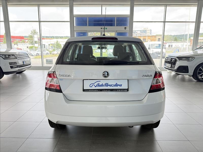 Škoda Fabia 1,2   TSI 66kW,SERVISKA,2. MAJ - fotka 5 z 21