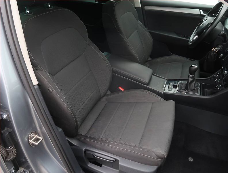 Škoda Superb (2015) Ambition 2.0 TDI, Serv.kniha - fotka 9 z 23