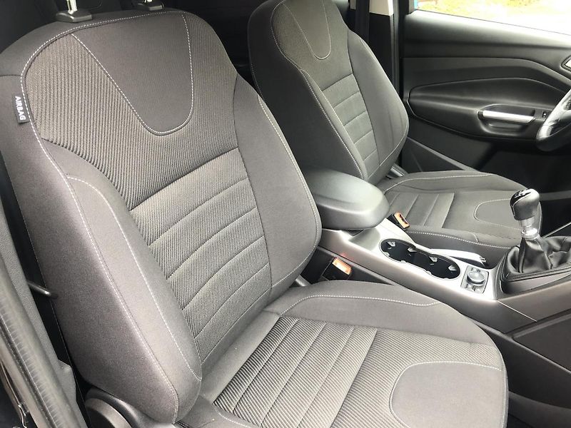Ford Kuga (2015) 1,5 110kW 1.majitel pěkný stav - fotka 48 z 63
