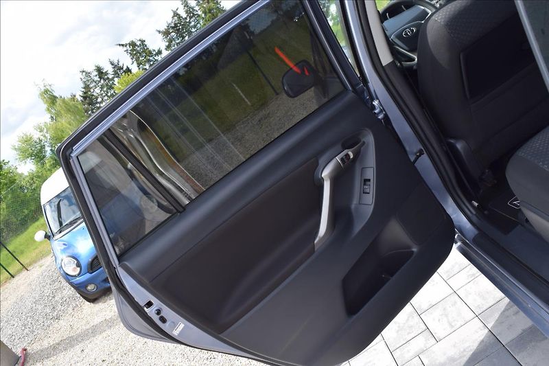 Toyota Verso 1,6 i 97KW NÍZKÉ KM 2XKOLA - fotka 29 z 48