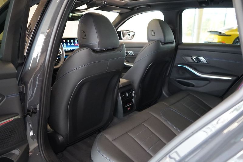 BMW Řada 3 M340i xDrive Touring, M PRO - fotka 41 z 46