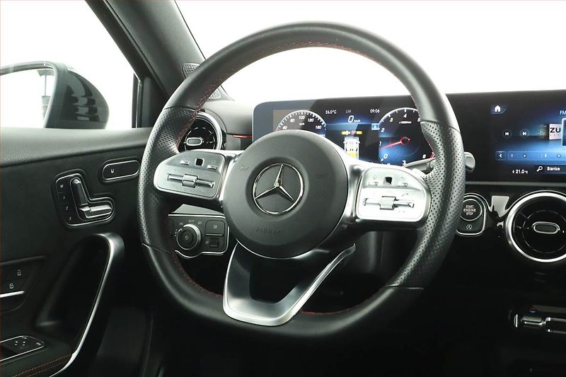 Mercedes-Benz Třídy A (2022) A 35 AMG 4MATIC - fotka 14 z 19
