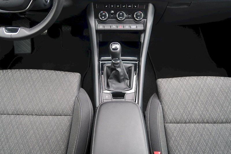 Škoda Karoq (2025) Top Selection 1.5 TSI 110 kW - fotka 28 z 28