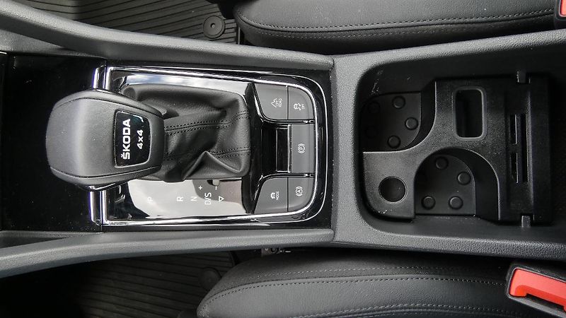 Škoda Kodiaq 2,0 TSI 140 kW L&K 4x4 DSG - fotka 18 z 26
