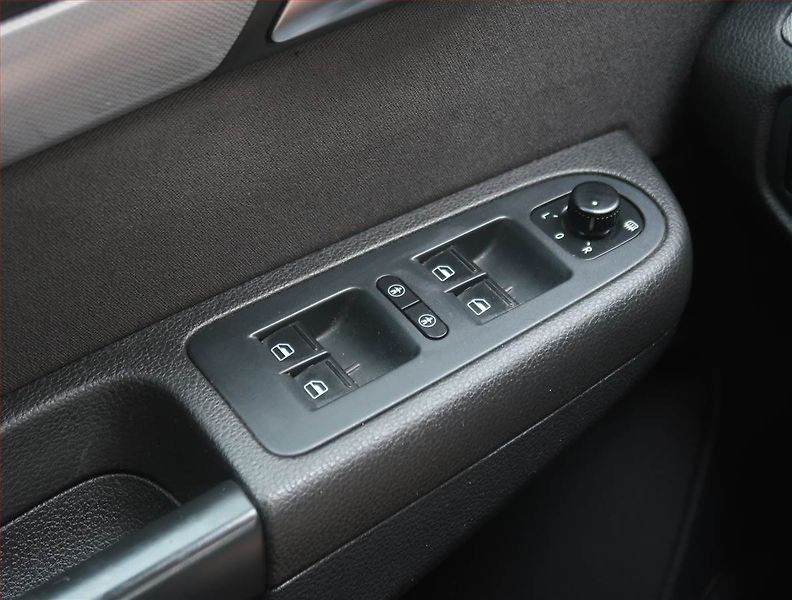 Volkswagen Sharan (2012) 2.0 TDI, Xenony, Tempomat - fotka 24 z 28