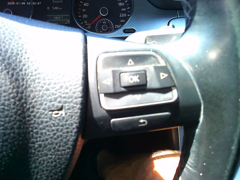 Volkswagen Passat 2.0TDi, 125kW, klima - fotka 18 z 29