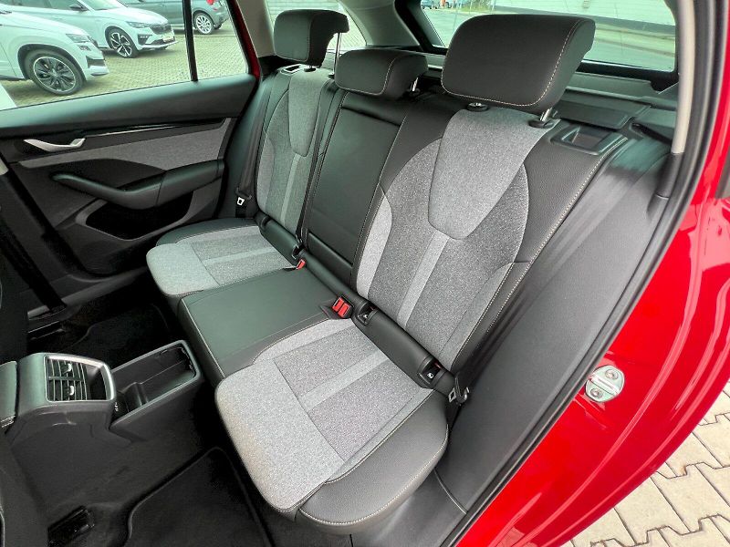 Škoda Octavia (2024) Top Selection 1.5TSi 110kW 6° - fotka 14 z 30