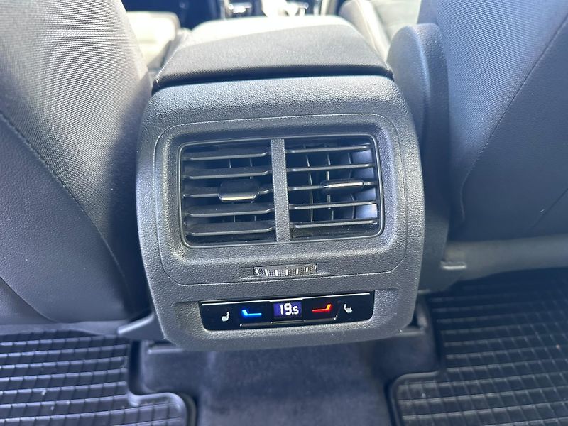 Volkswagen Touran 2.0 TDI 110kW DSG Highline - fotka 18 z 21