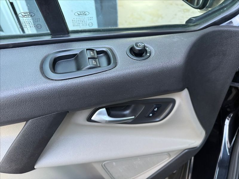 Ford Tourneo Custom 2,2 9míst,92kW,po servisu - fotka 18 z 26