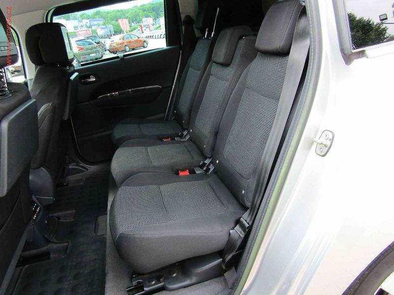 Peugeot 5008 (2011) 1.6 HDi, ČR, AAC - fotka 10 z 15