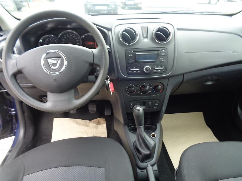 Dacia Sandero 1,1 i - fotka 15 z 19