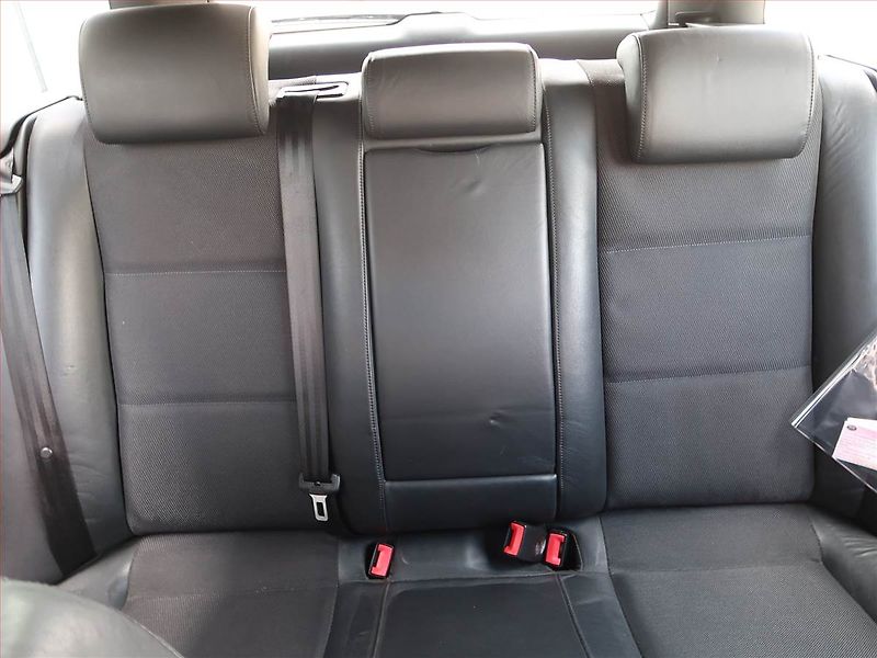 Audi A4 (2005) S-Line 2.0 TDI - fotka 10 z 15