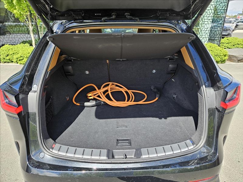 Lexus NX 450h plus 2,5 Prestige - fotka 14 z 16