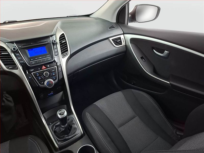 Hyundai i30 (2017) 1.6 CRDi, Tempomat - fotka 8 z 16