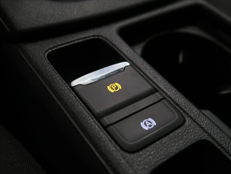 Škoda Octavia 2,0 TDI VÝHŘEV 1. MAJ ČR DPH - fotka 37 z 47