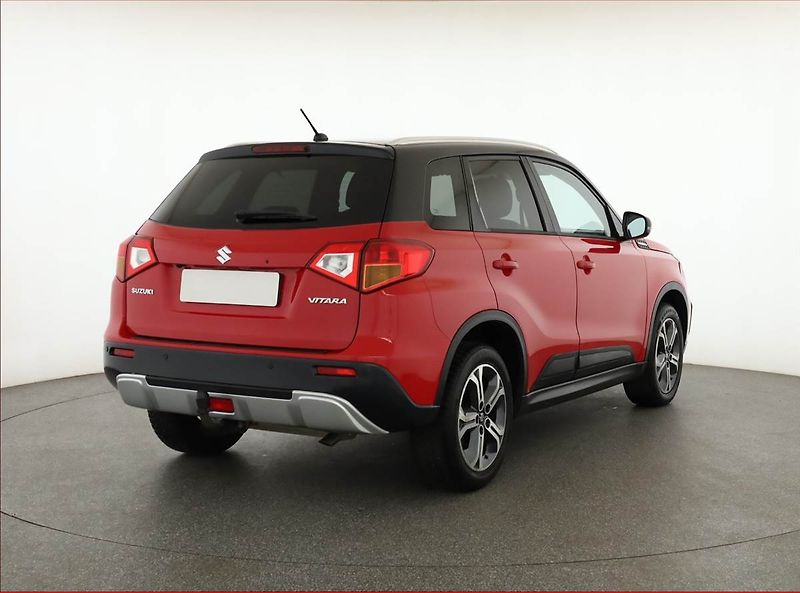 Suzuki Vitara (2015) 1.6 DDiS, Kůže, Tempomat - fotka 5 z 18