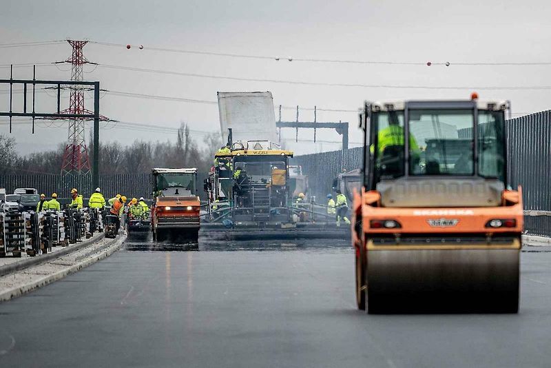Fototermín v rámci ukázky postupu stavby dálnice D1 Říkovice–Přerov, 14. listopadu 2025, Přerov.