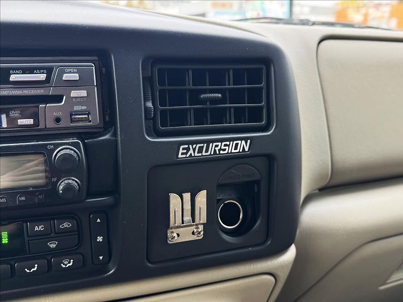 Ford Excursion 6,0 V8 4X4 KŮŽE TAŽNÉ NOVÁ STK - fotka 14 z 39