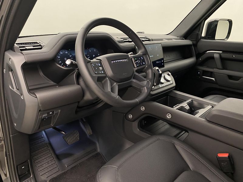 Land Rover Defender 110 D300 X-DYNAMIC SE AWD CZ - fotka 4 z 52