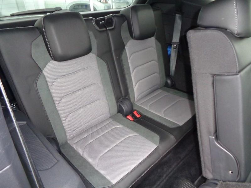Volkswagen Tiguan 2.0 TDI HL 4x4 R line 140 kW 7 - fotka 25 z 30
