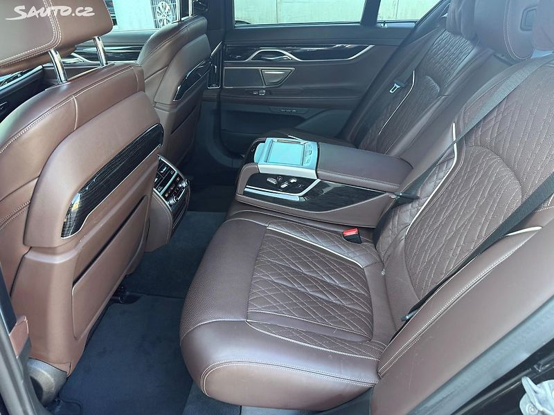 BMW Řada 7 730D koupeno v ČR DPH - fotka 35 z 50