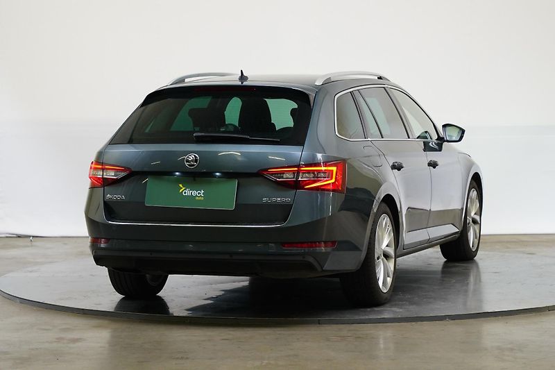 Škoda Superb - fotka 2 z 6