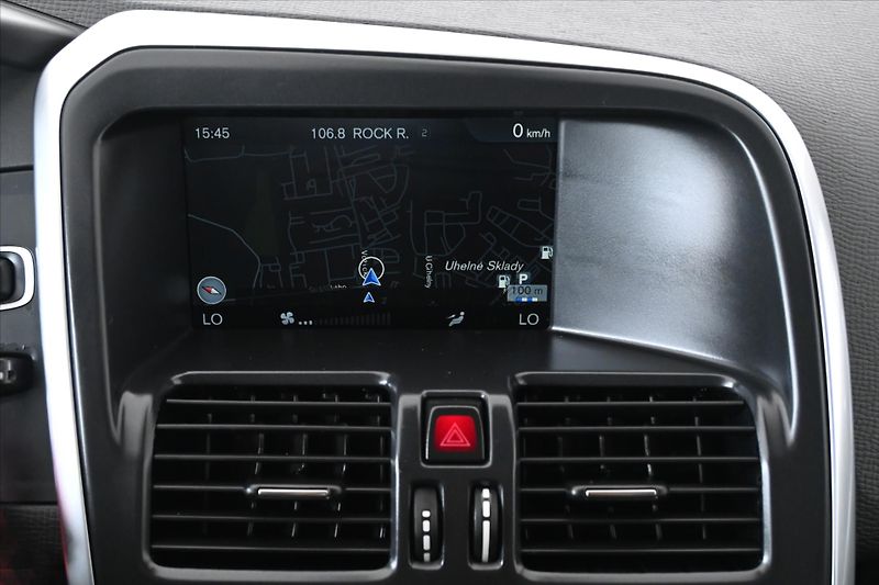 Volvo XC60 2,4 D5 133 kW AT6 AWD Záruka a - fotka 19 z 28