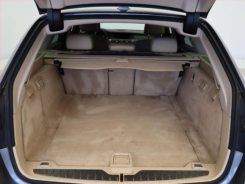 BMW Řada 5 (2012) 530d xDrive, 4X4, Automat - fotka 12 z 21