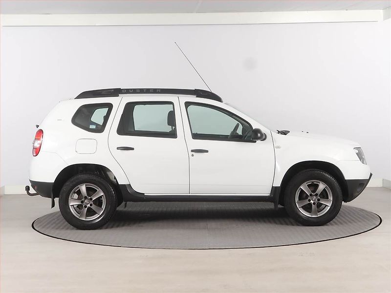 Dacia Duster (2016) 1.6 SCe, 4X4, Park. senzory - fotka 6 z 15