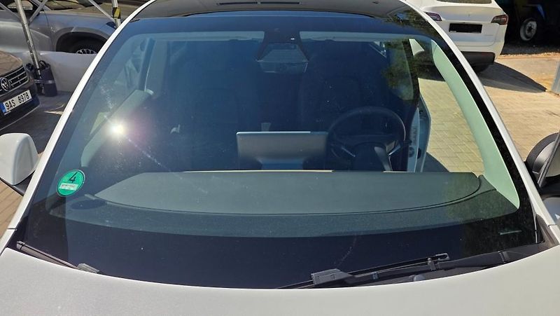 Tesla Model Y (2023) Long Range AWD DE SoH 92,4% - fotka 39 z 41