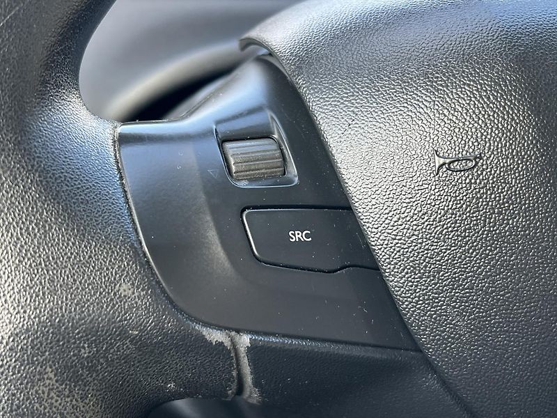 Peugeot 208 1.2i KLIMATIZACE ABS ASR ESP - fotka 15 z 41