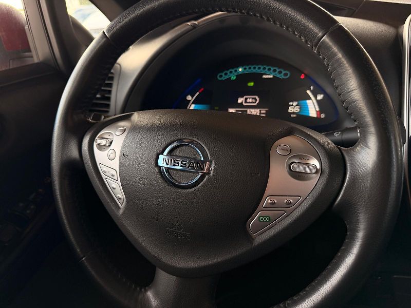 Nissan Leaf Tekna 30 kWh - fotka 9 z 24